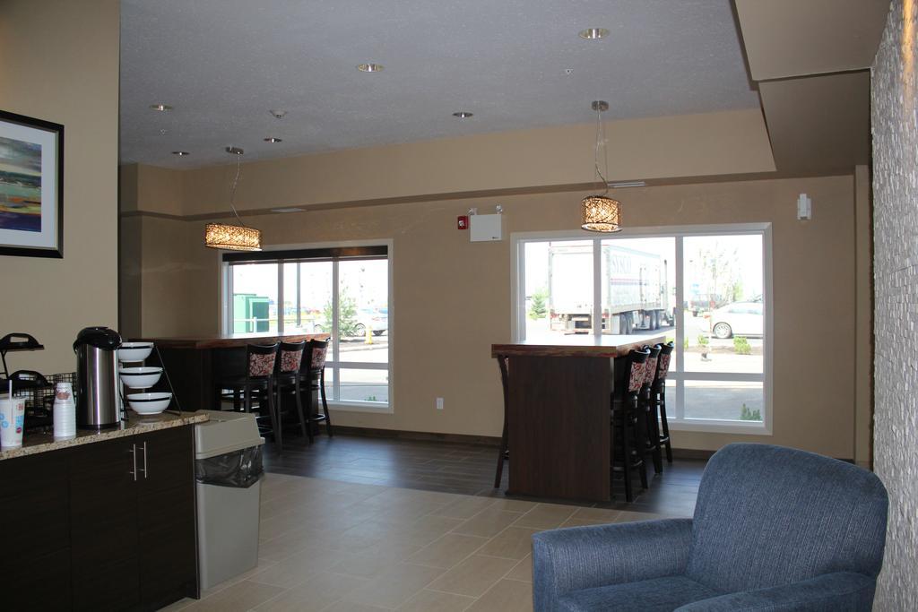 Comfort Inn & Suites Edmonton International Airport Nisku Extérieur photo