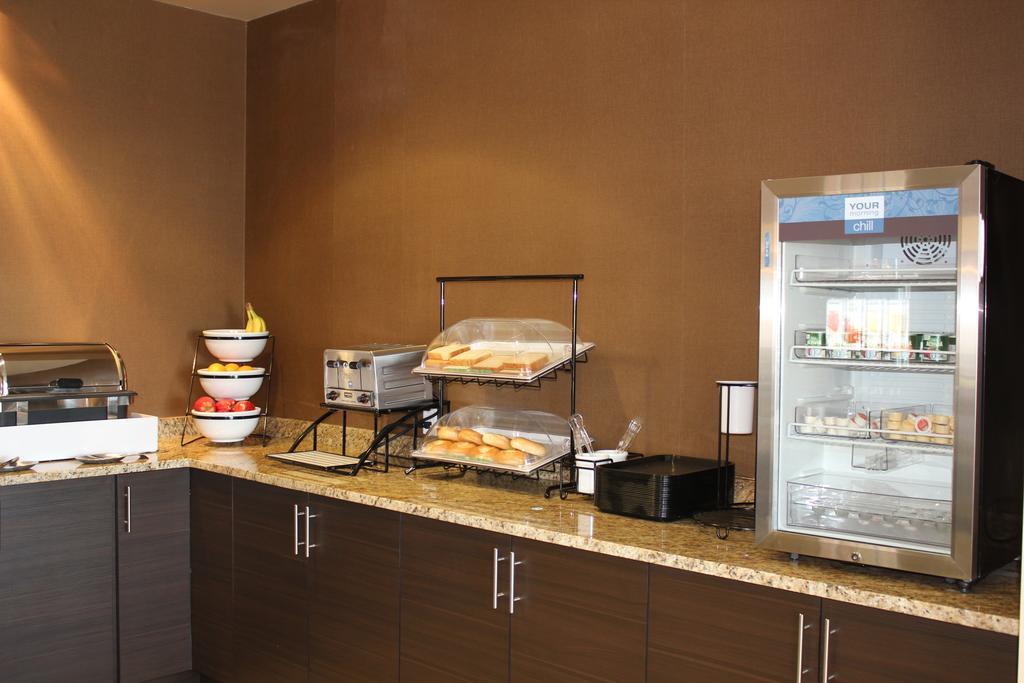 Comfort Inn & Suites Edmonton International Airport Nisku Extérieur photo