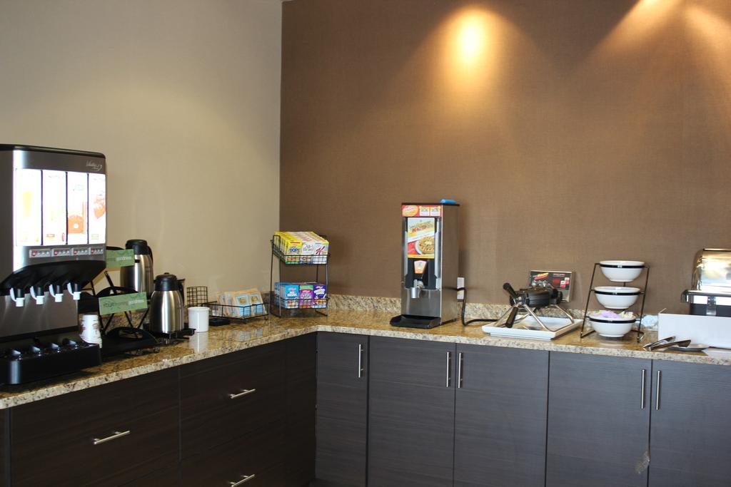Comfort Inn & Suites Edmonton International Airport Nisku Extérieur photo