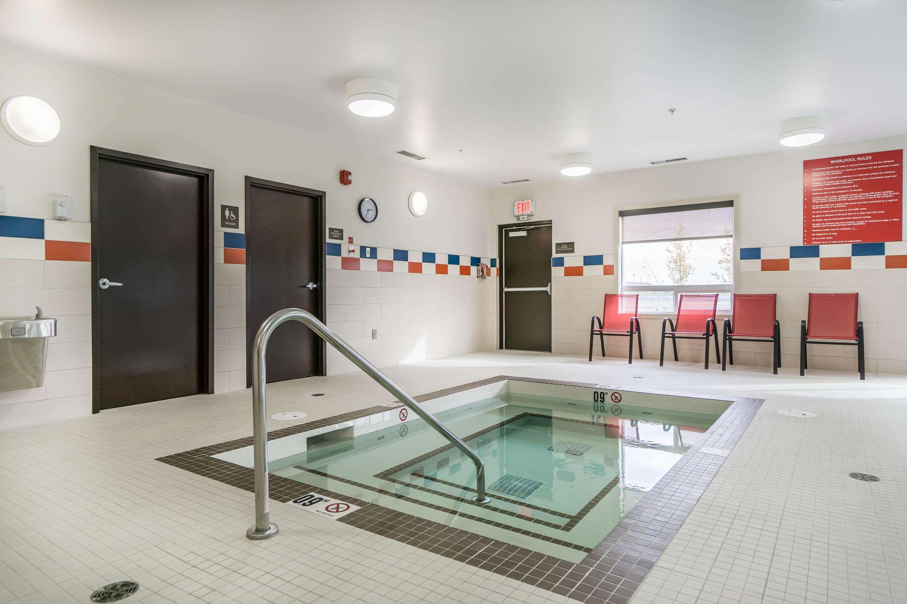 Comfort Inn & Suites Edmonton International Airport Nisku Extérieur photo