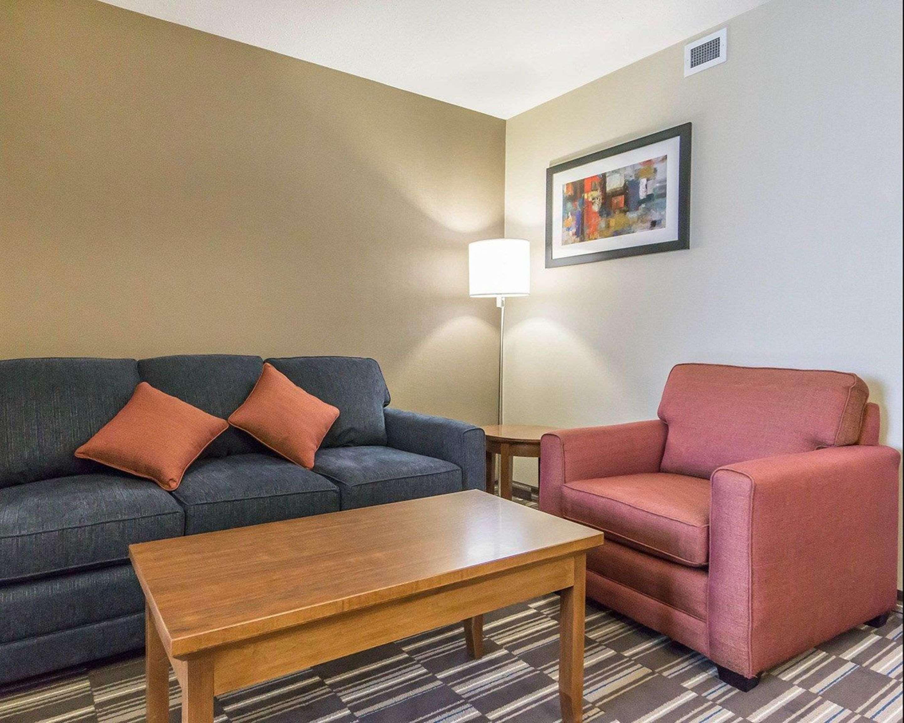Comfort Inn & Suites Edmonton International Airport Nisku Extérieur photo