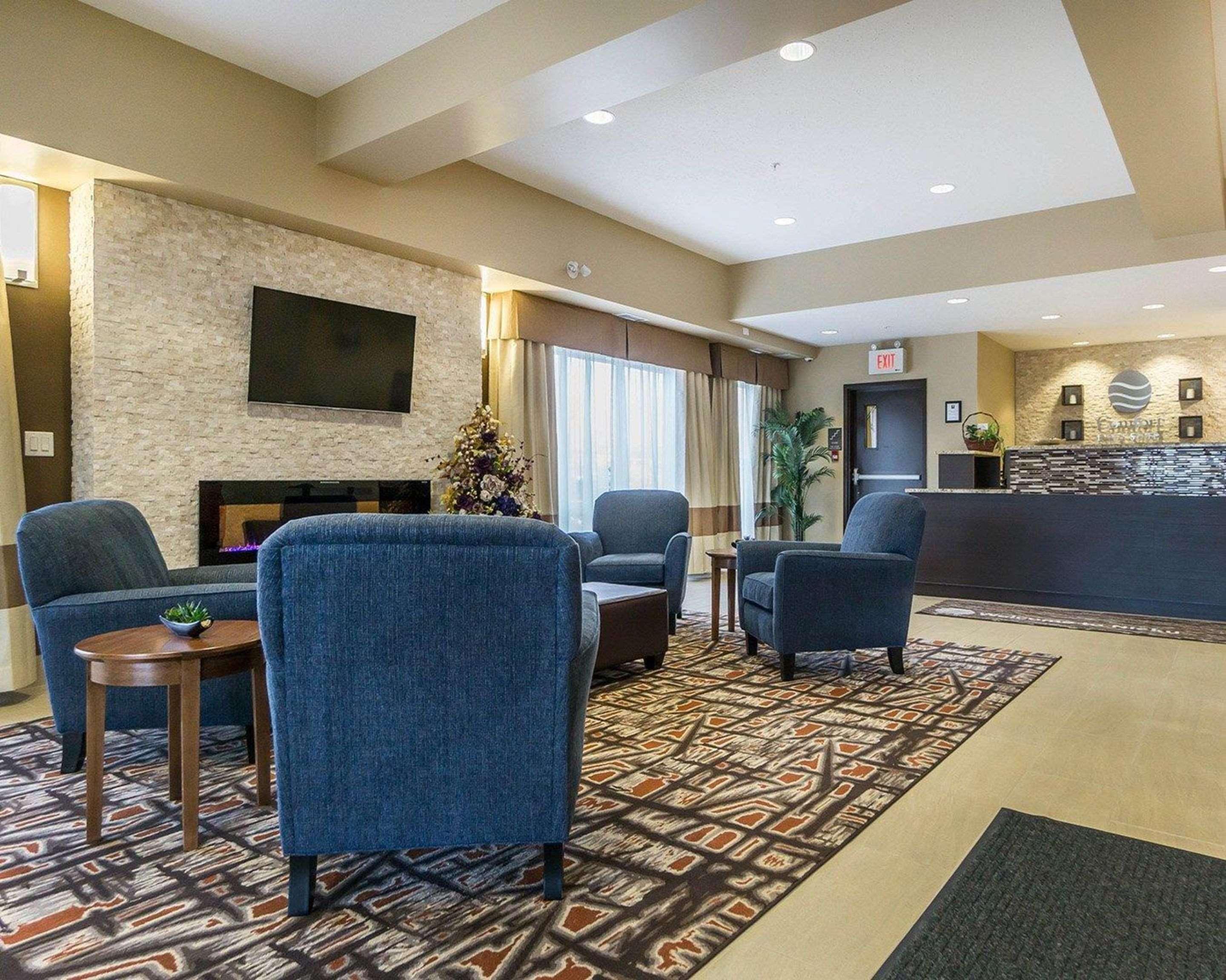 Comfort Inn & Suites Edmonton International Airport Nisku Extérieur photo