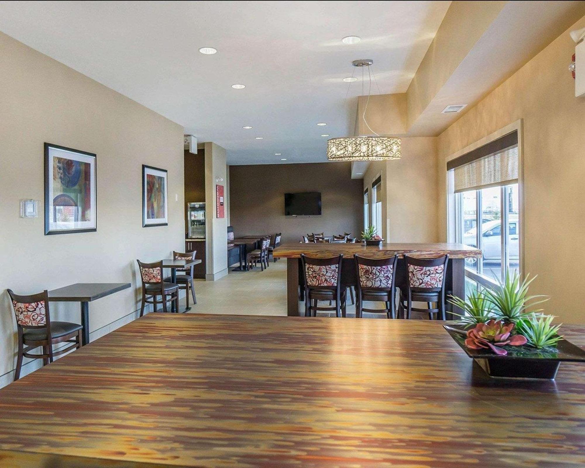 Comfort Inn & Suites Edmonton International Airport Nisku Extérieur photo