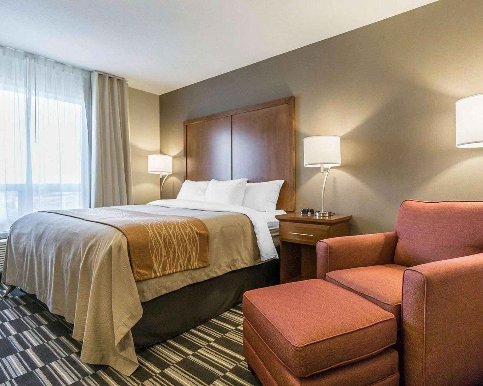 Comfort Inn & Suites Edmonton International Airport Nisku Extérieur photo