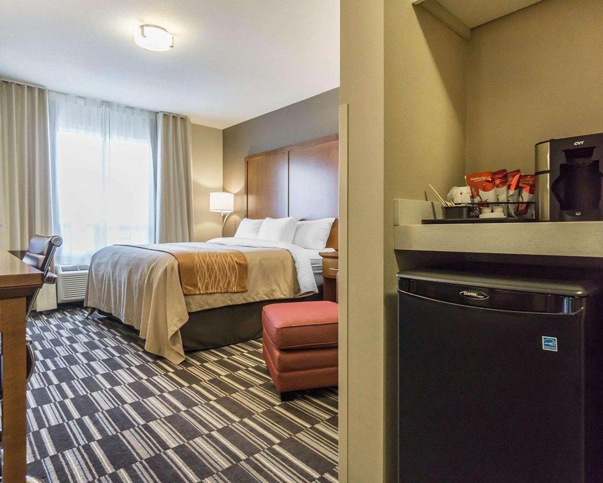 Comfort Inn & Suites Edmonton International Airport Nisku Extérieur photo