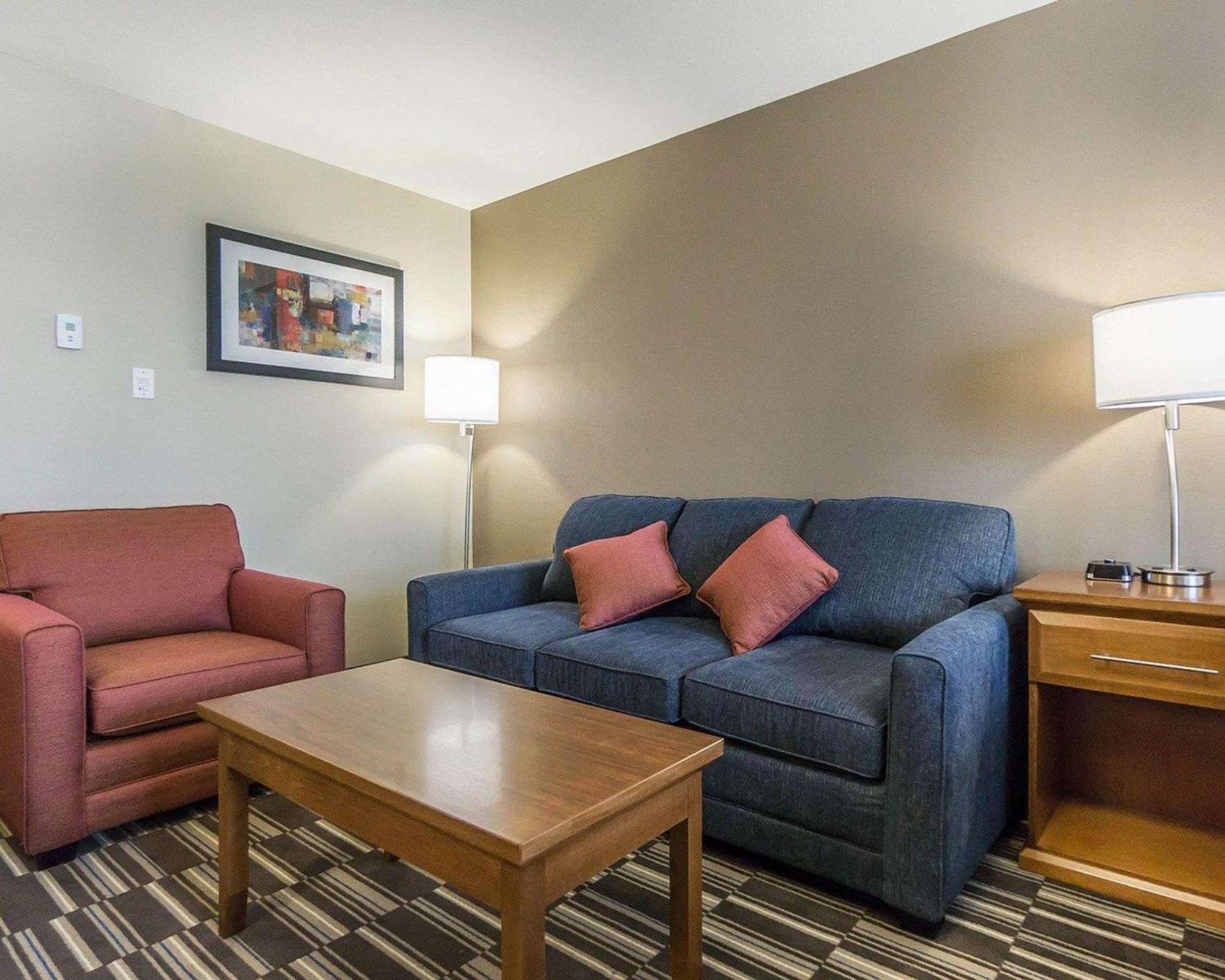 Comfort Inn & Suites Edmonton International Airport Nisku Extérieur photo