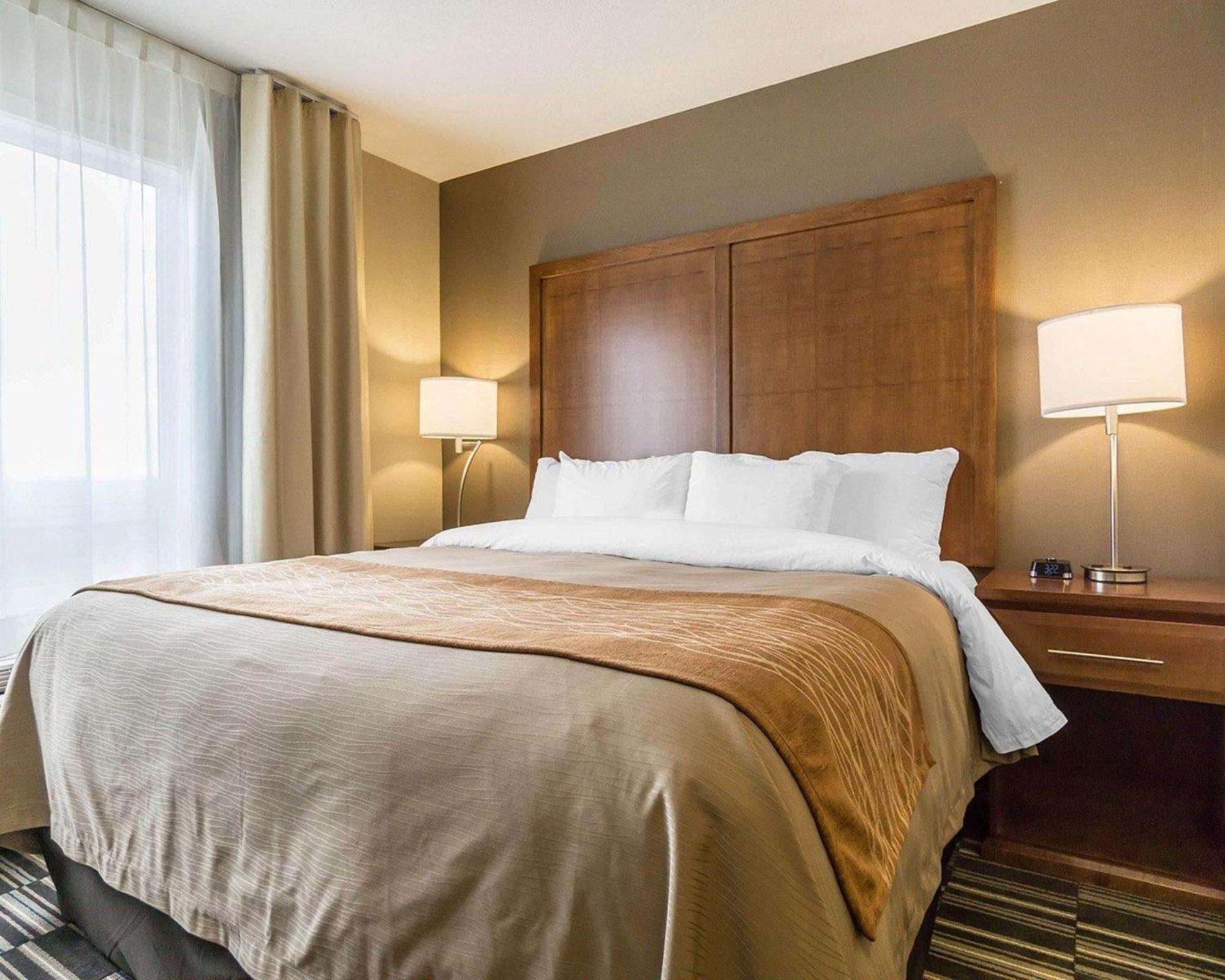Comfort Inn & Suites Edmonton International Airport Nisku Extérieur photo