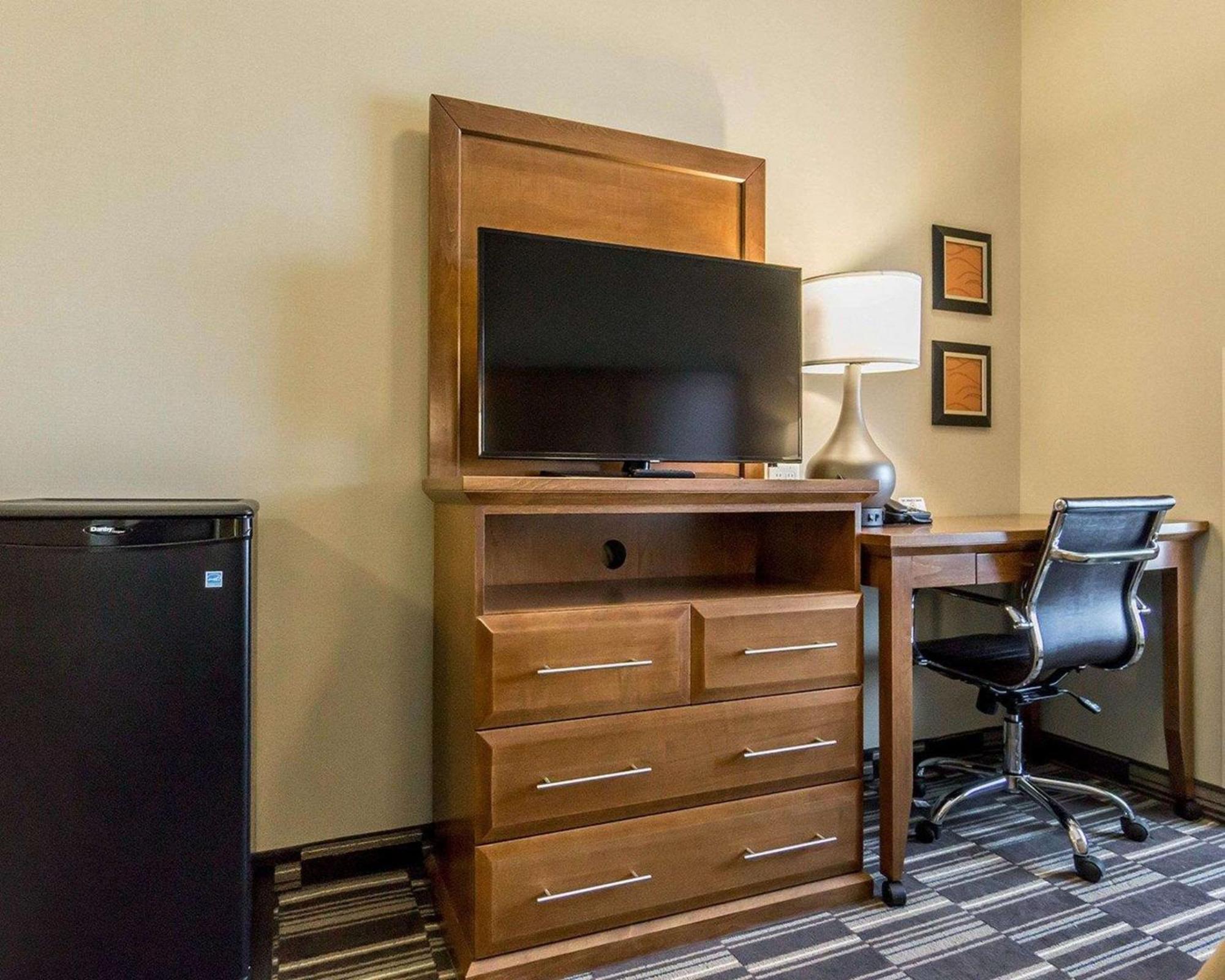 Comfort Inn & Suites Edmonton International Airport Nisku Extérieur photo